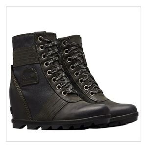 SOREL Women's Lexie Wedge Boots - Excellent Condition